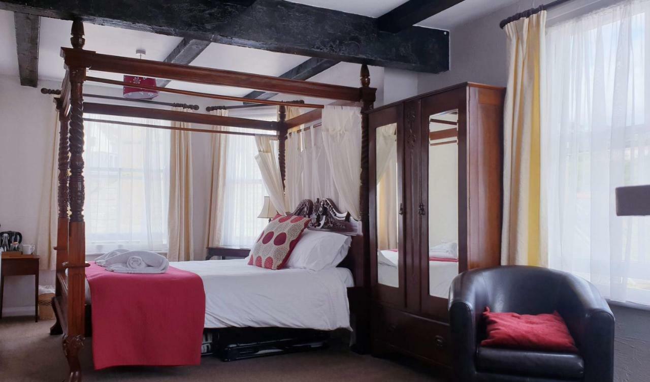 Jolly Sailor Inn Looe Room photo